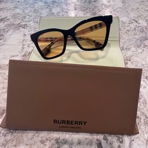 Burberry BE4346 Elsa Sunglasses *Never Worn* comes with hard & soft case